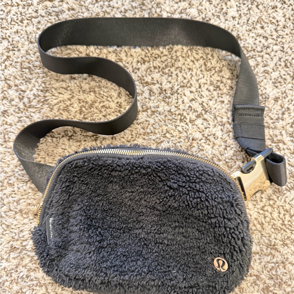 Lululemon Black Fleece Bag with Gold Zipper